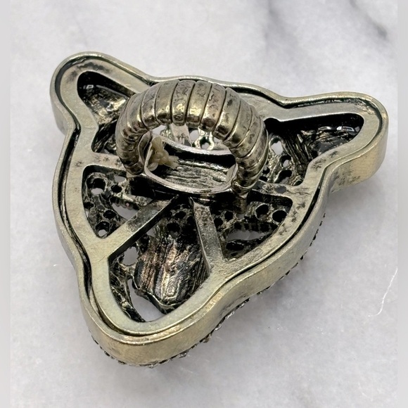 Chunky Crystal Cougar Animal Face Ring with Stretch Band - Picture 5 of 6